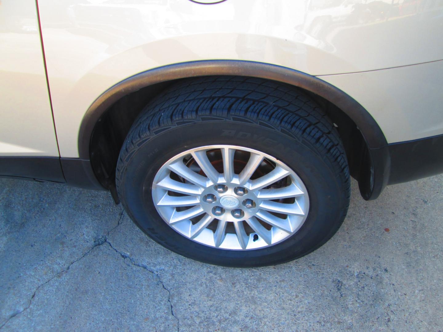 2012 GOLD Buick Enclave Leather AWD (5GAKVCED6CJ) with an 3.6L V6 DOHC 24V engine, 6-Speed Automatic Overdrive transmission, located at 1815 NE 28th St., Fort Worth, TX, 76106, (817) 625-6251, 32.795582, -97.333069 - Photo#7